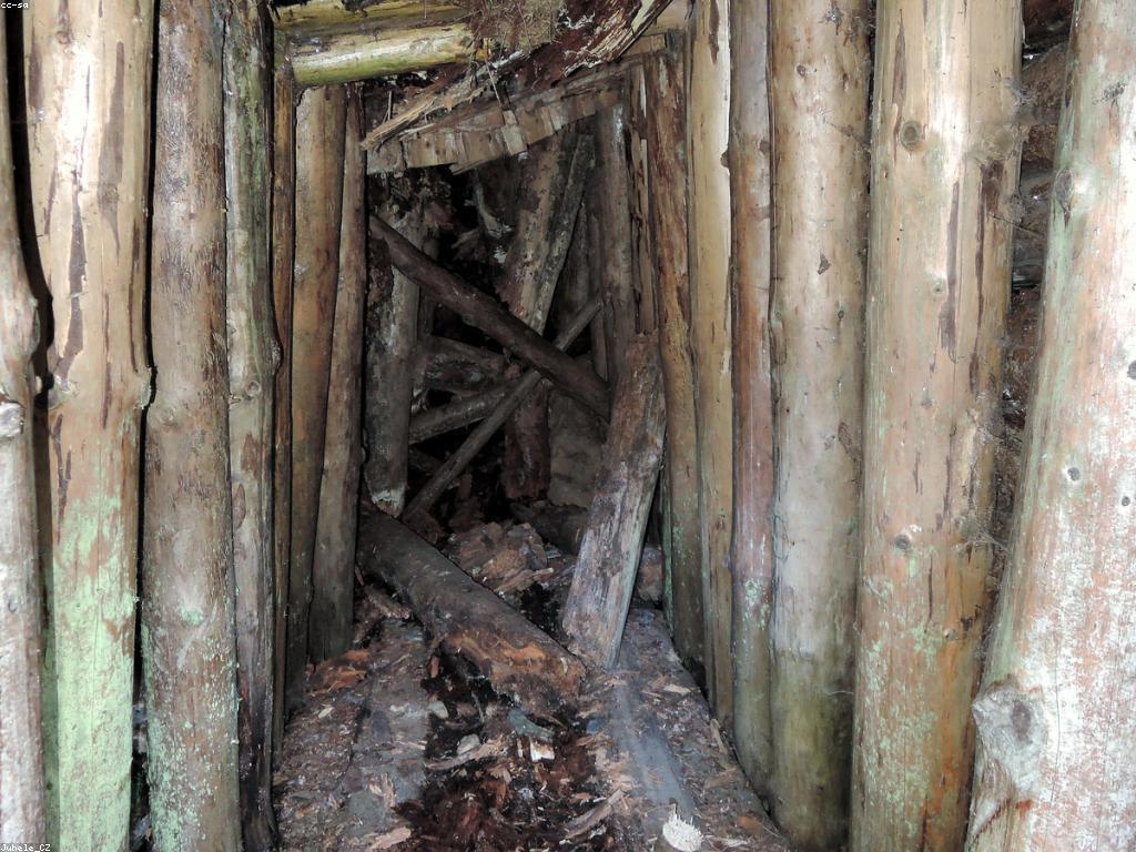 ស្លតកំពុងល្បី: ការបកស្រាយអំពីវប្បធម៌និងបច្ចេកវិទ្យា