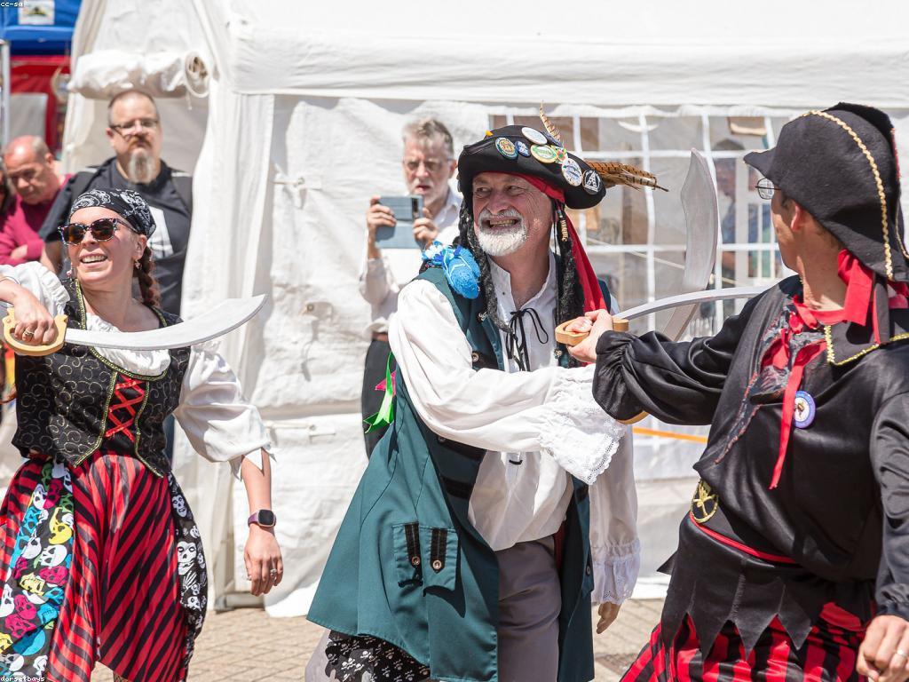 ស្លតកំពុងល្បី: ការពិពណ៌នាអំពីឥទ្ធិពលនៃស្លតក្នុងសង្គម